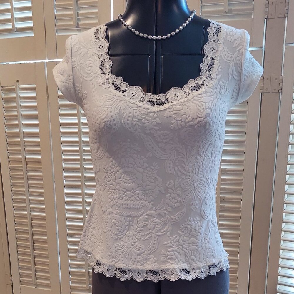 White Stretchy Laced & Floral Textured Cap Sleeved White Top Size M NWOT